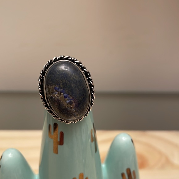 Size 7-7.5 blue Lapis Lazuli and sterling silver ring - Picture 2 of 7